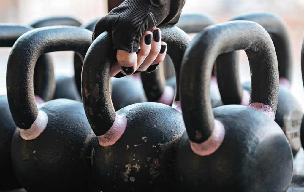 Infinite ways to use the kettlebell: the clean exercise