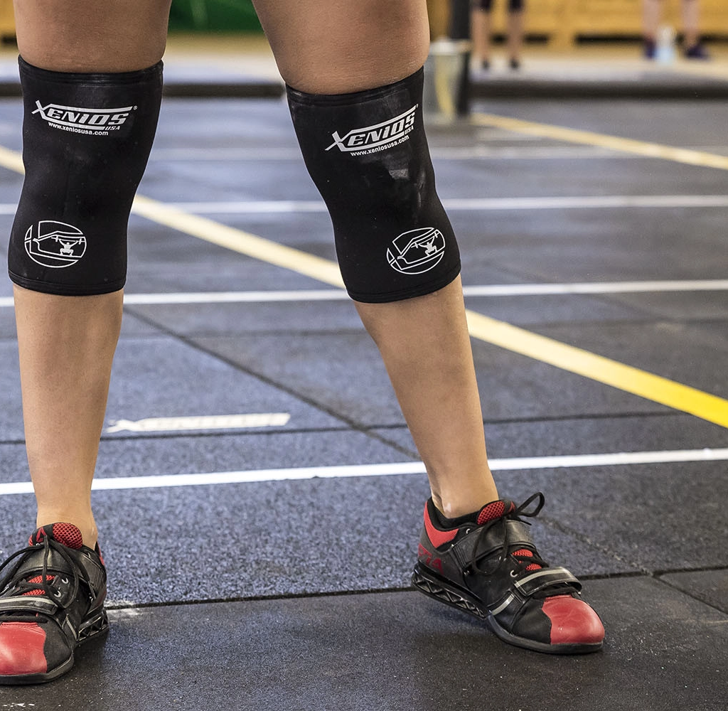 powerlifting knee sleeves in competition