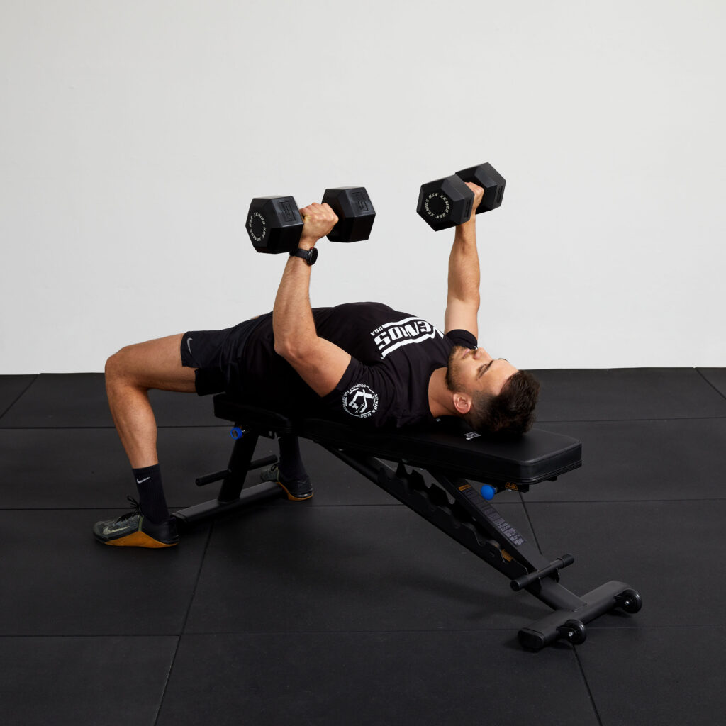 Shoulders with dumbbells: how to perform the pushes